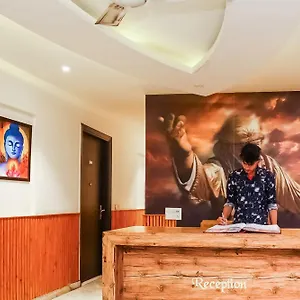 O Shri Sai Hotel